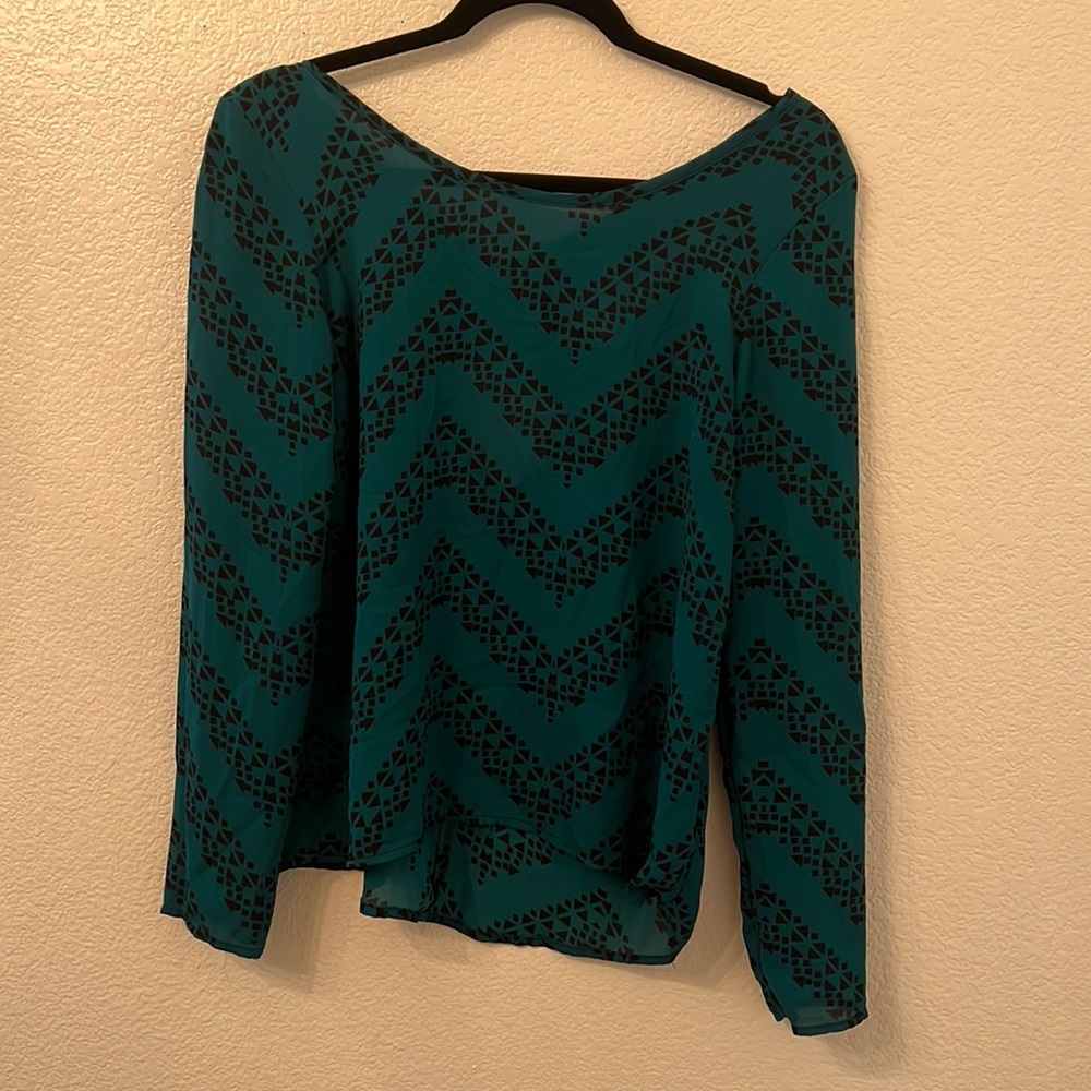 Long sleeve blouse, very nice and comfortable to wear